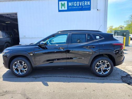 Mosaic Black Metallic 2026 Chevrolet Trax LT