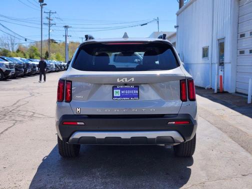 Wolf Gray 2022 Kia Sorento SX