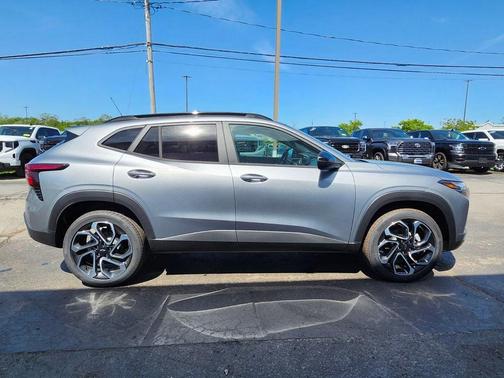 Sterling Gray Metallic 2026 Chevrolet Trax FWD 2RS