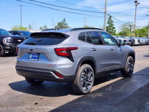 Sterling Gray Metallic 2026 Chevrolet Trax FWD 2RS