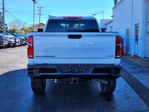 Summit White 2026 Chevrolet Silverado 2500 LTZ