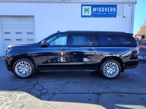 2023 Chevrolet Suburban RST