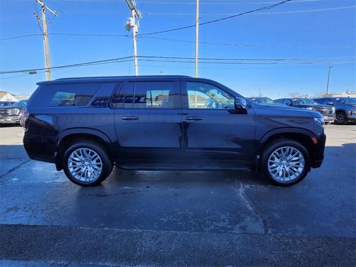 2023 Chevrolet Suburban RST