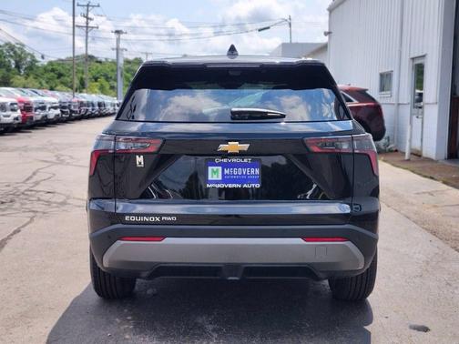 Mosaic Black Metallic 2026 Chevrolet Equinox 1LT