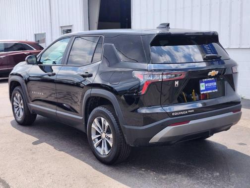 Mosaic Black Metallic 2026 Chevrolet Equinox 1LT
