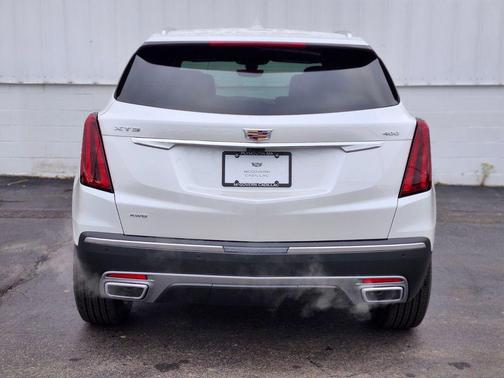 Crystal White Tricoat 2025 Cadillac XT5 Premium Luxury