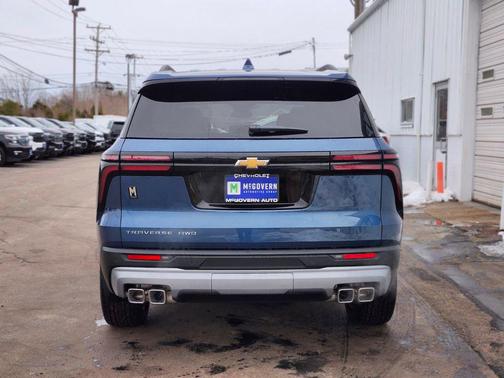 Lakeshore Blue Metallic 2026 Chevrolet Traverse LT