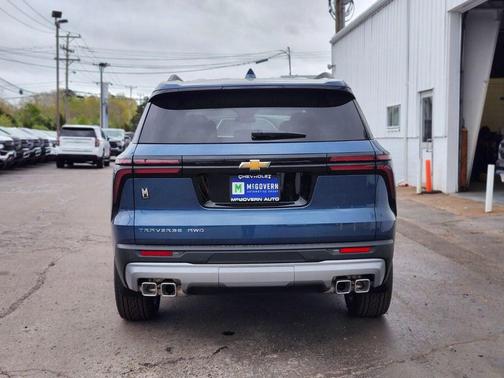 Lakeshore Blue Metallic 2026 Chevrolet Traverse LT