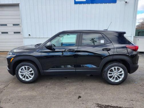 Mosaic Black Metallic 2026 Chevrolet Trailblazer LS