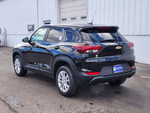 Mosaic Black Metallic 2026 Chevrolet Trailblazer LS