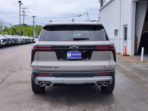 Sandstone Gray 2026 Chevrolet Traverse AWD Z71