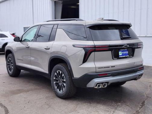 Sandstone Gray 2026 Chevrolet Traverse AWD Z71
