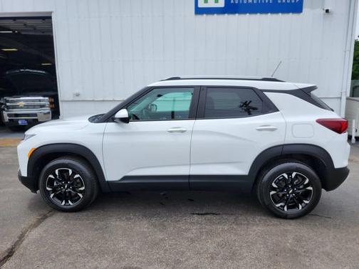 Summit White 2022 Chevrolet Trailblazer LT