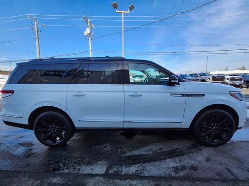 Pristine White Metallic Tri-Coat 2023 Lincoln Navigator Black Label