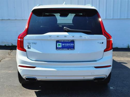 2021 Volvo XC90 T6 Momentum