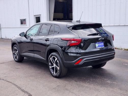 Mosaic Black Metallic 2024 Chevrolet Trax FWD 1RS