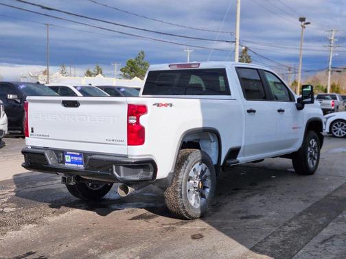 Summit White 2026 Chevrolet Silverado 2500 Custom