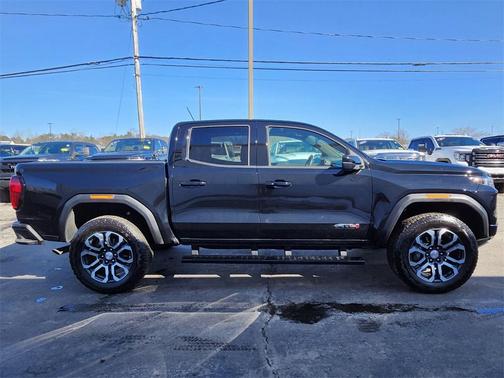 2024 GMC Canyon AT4