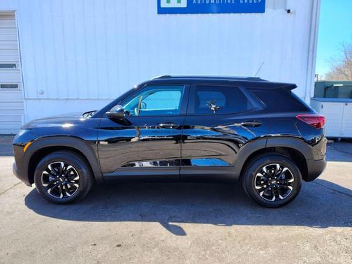 Mosaic Black Metallic 2023 Chevrolet Trailblazer LT