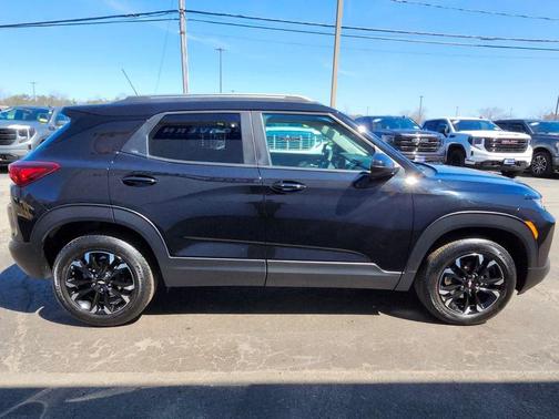 Mosaic Black Metallic 2023 Chevrolet Trailblazer LT