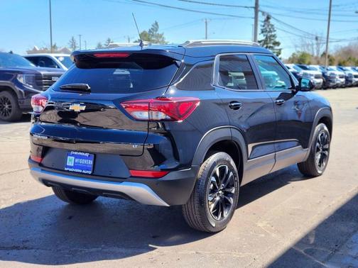 Mosaic Black Metallic 2023 Chevrolet Trailblazer LT