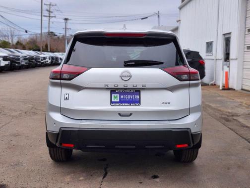 Brilliant Silver Metallic 2025 Nissan Rogue SV