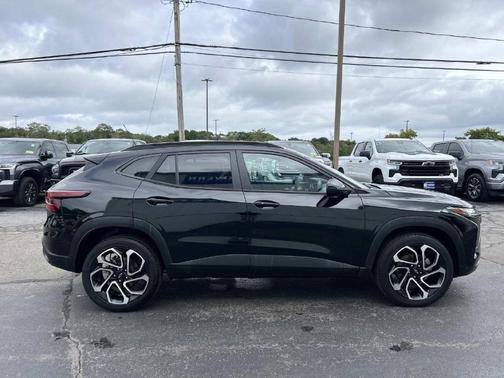 Mosaic Black Metallic 2024 Chevrolet Trax FWD 2RS