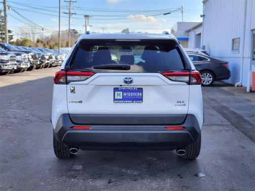 2021 Toyota RAV4 Hybrid XLE