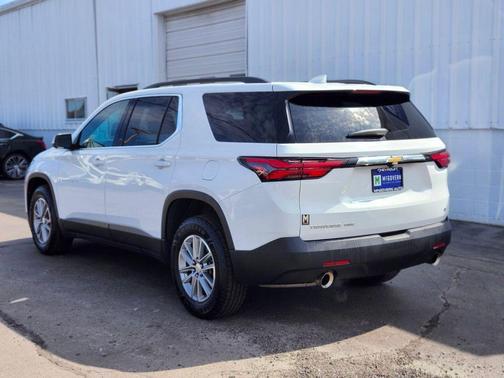 Summit White 2023 Chevrolet Traverse LT Cloth