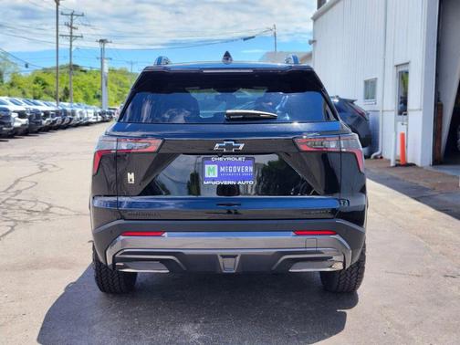 Mosaic Black Metallic 2026 Chevrolet Equinox FWD ACTIV