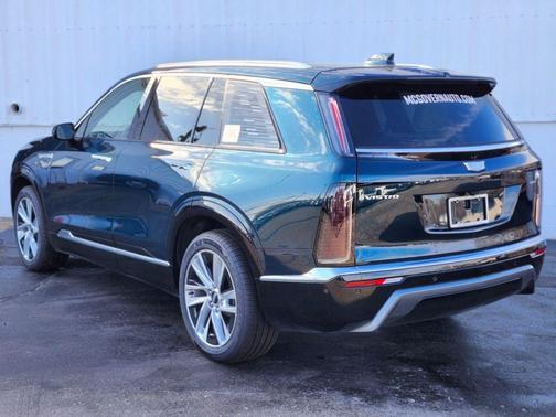 Emerald Lake Metallic 2026 Cadillac VISTIQ Luxury