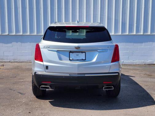 Radiant Silver Metallic 2019 Cadillac XT5 Base