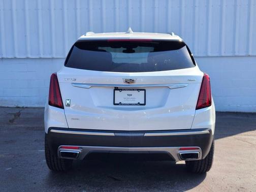 Crystal White Tricoat 2023 Cadillac XT5 Premium Luxury