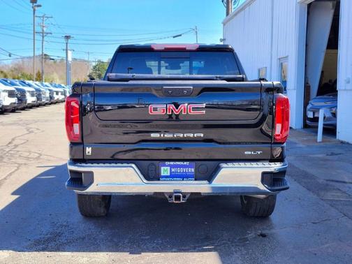 Onyx Black 2023 GMC Sierra 1500 SLT
