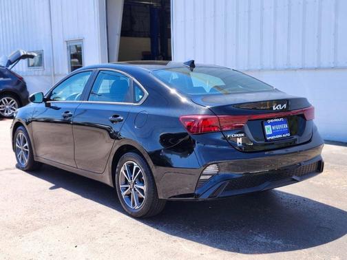 Aurora Black 2023 Kia Forte LXS