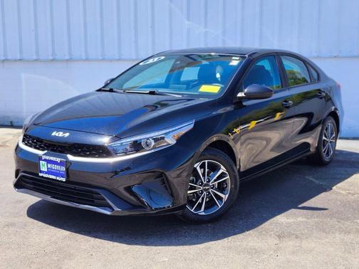 Aurora Black 2023 Kia Forte LXS