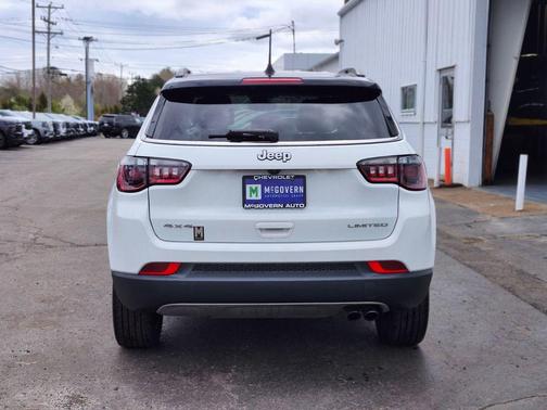Bright White Clearcoat 2022 Jeep Compass Limited