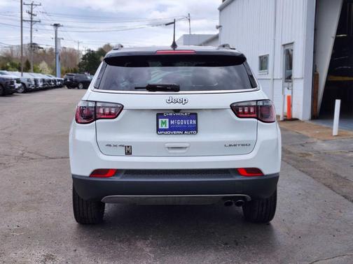 Bright White Clearcoat 2022 Jeep Compass Limited