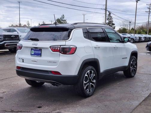 Bright White Clearcoat 2022 Jeep Compass Limited