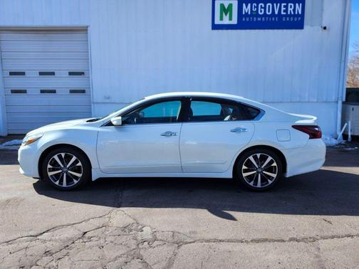 Pearl White 2017 Nissan Altima 2.5 SR