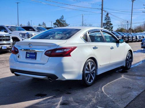 Pearl White 2017 Nissan Altima 2.5 SR