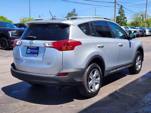 Classic Silver Metallic 2015 Toyota RAV4 XLE
