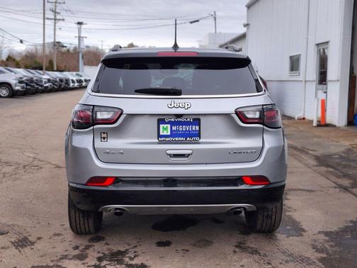 Billet Silver Metallic Clearcoat 2023 Jeep Compass Limited