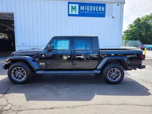Black Clearcoat 2020 Jeep Gladiator Overland