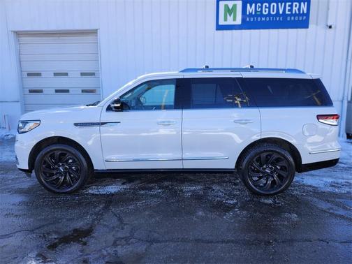 2022 Lincoln Navigator Standard