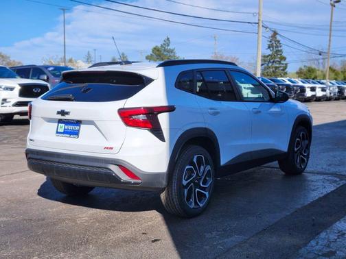 Summit White 2026 Chevrolet Trax FWD 2RS