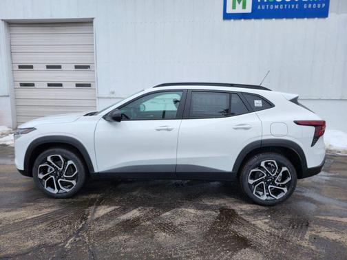 Summit White 2026 Chevrolet Trax FWD 2RS