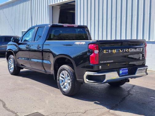 Black 2022 Chevrolet Silverado 1500 LT