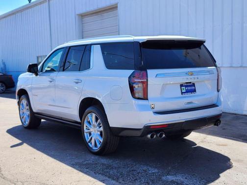 Iridescent Pearl Tricoat 2023 Chevrolet Tahoe 4WD High Country