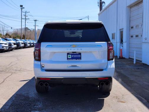 Iridescent Pearl Tricoat 2023 Chevrolet Tahoe 4WD High Country